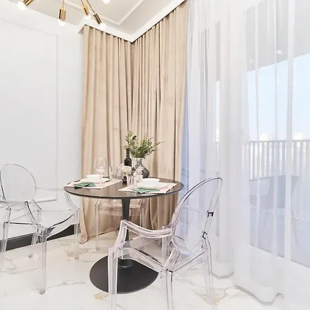 Deluxe Studio Braniborska Near Market Square -with Free Garage By Renters Apartmán